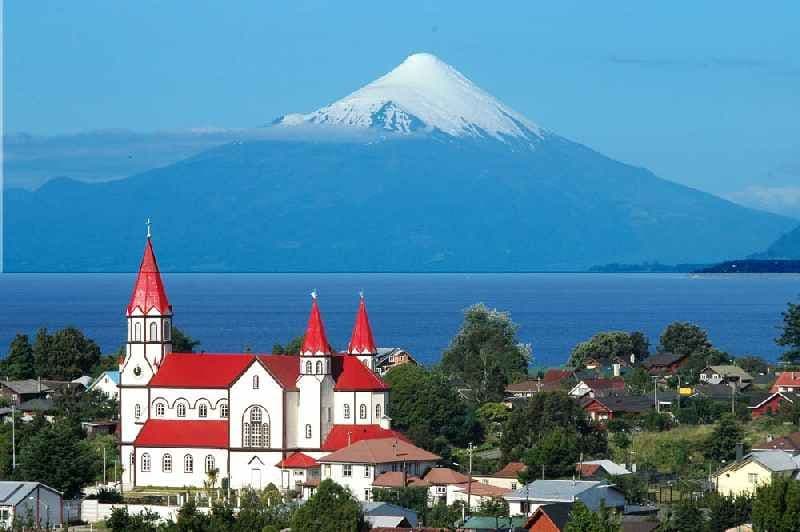 "Puerto Varas" by TravelHound.cl is marked with Public Domain Mark 1.0.